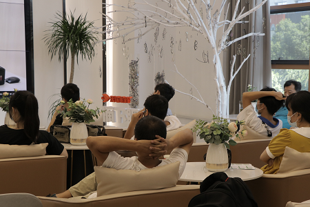 戴眼鏡會使近視加深眼球變突？加深近視度數嗎？